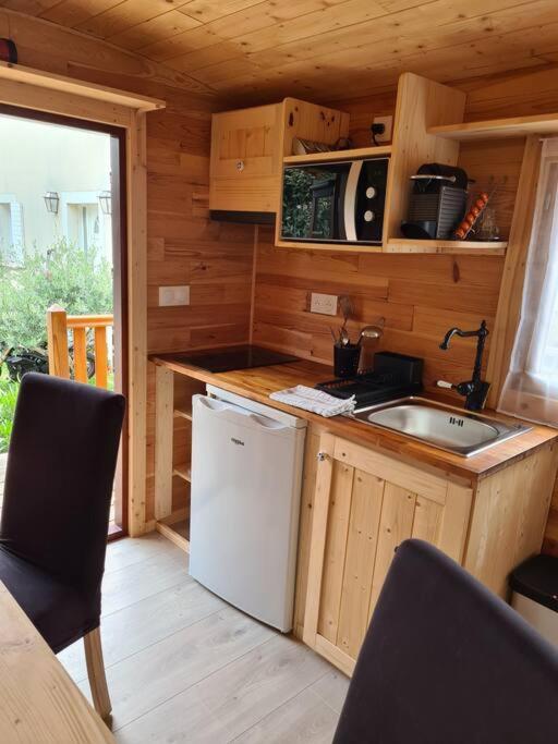 Tiny House Roulotte Villa Cuges-les-Pins Exterior photo